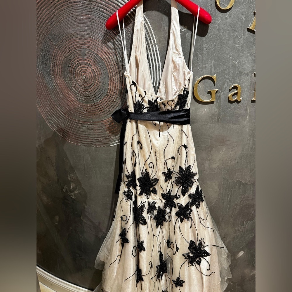 Jovani Ivory & Black Floral Evening Gown – Size 6 (NWT) - Picture 3 of 6
